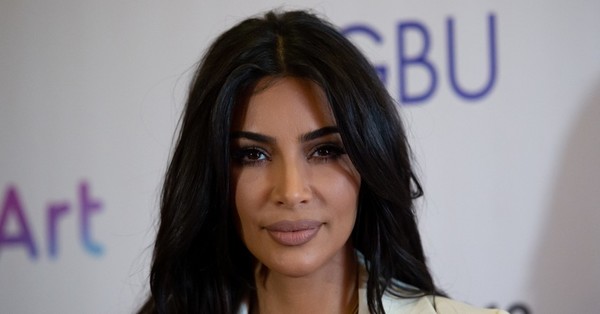 Uno de los ladrones que asaltó a Kim Kardashian en París publica un libro sobre el violento robo - C9N