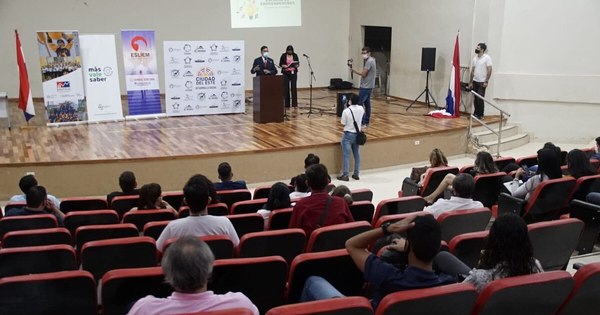 La Nación / Microempresarios del Este fueron capacitados en inclusión financiera