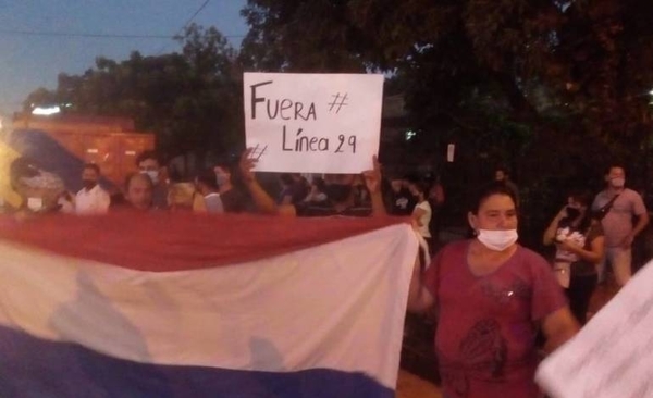 HOY / Capiatá: vecinos se manifiestan para denunciar mal servicio y demoras de la Línea 29