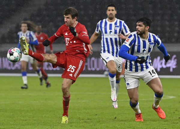 El Hertha de Omar Alderete cae ante el Bayern y se complica