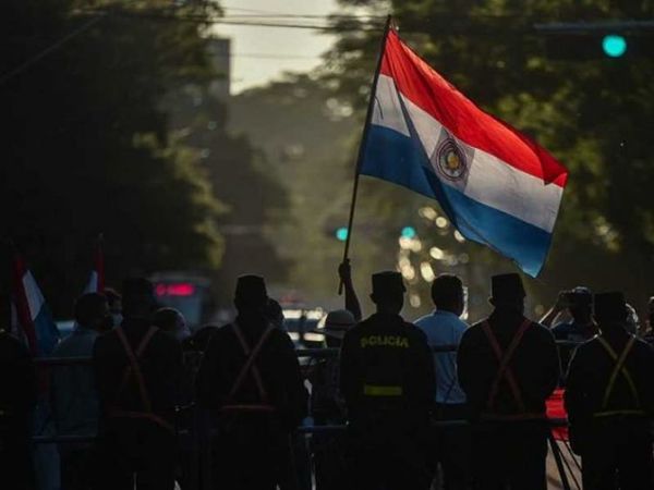 Itaipú no se vende: Manifestación en inmediaciones de Mburuvicha Róga