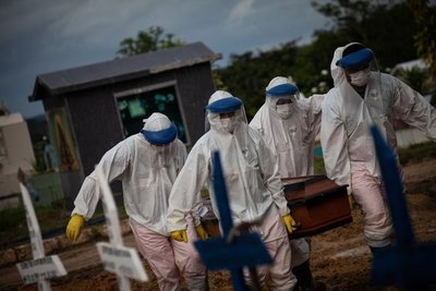 Más de tres mil muertos en 72 horas y colapso sanitario en Brasil