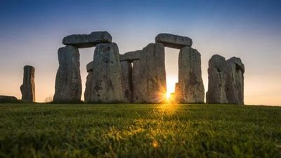 Descubren tumbas prehistóricas y extraños objetos en el sitio por el que pasará el túnel de Stonehenge