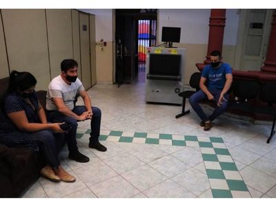 Fiscal imputa a tres policías por extorsión