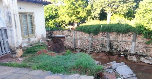 La Nación / “Vivimos con temor a que se caiga la casa”
