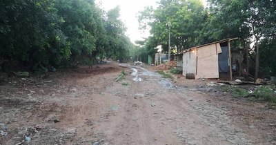 La Nación / Trasladan a familias cerca de cerro Lambaré