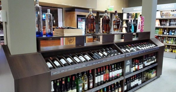 La Nación / Bodegueros piden reconsiderar la restricción horaria para la venta de bebidas alcohólicas