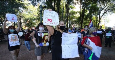 La Nación / #KoagaReikuaata: ciudadanía indignada se congregó tras desliz de Abdo