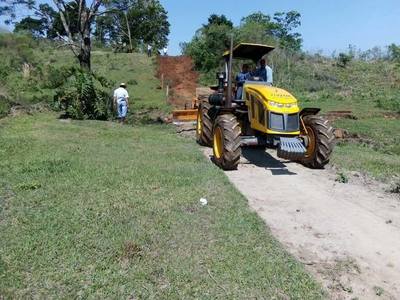 GOBERNACIÓN ENCARA TRABAJOS DE REPARACIÓN DE CAMINOS VECINALES EN EL NORDESTE