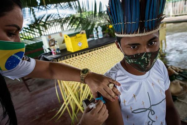 La odisea a contrarreloj de vacunar a los indígenas en la Amazonía brasileña - Mundo - ABC Color