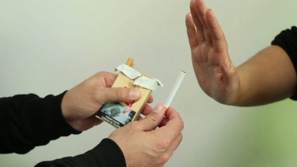 Ofrecen teleconsultas para dejar de fumar
