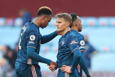Arsenal volvió a perder y se aleja de los puestos de copas - Fútbol - ABC Color