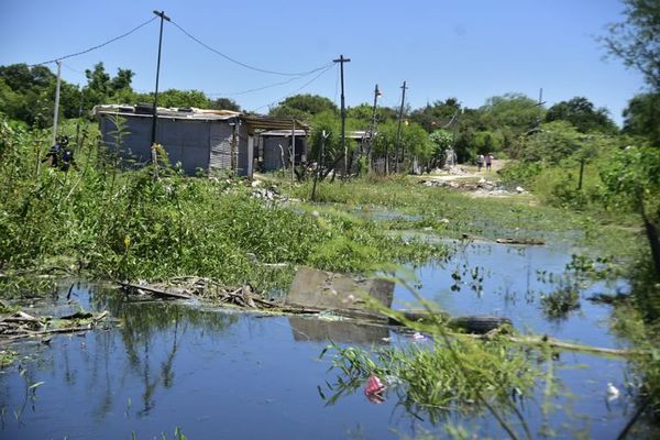 Primeras familias salen del Bañado Sur debido a la crecida - Nacionales - ABC Color