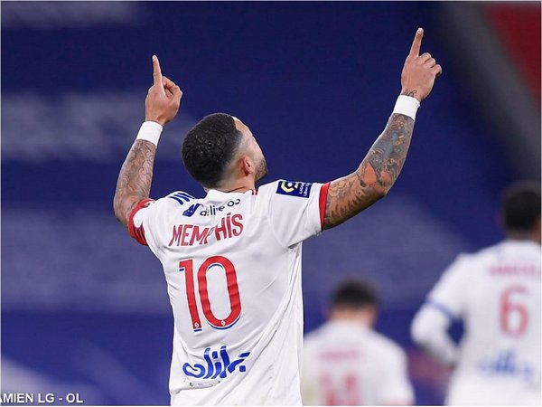 Memphis Depay pone líder al Lyon