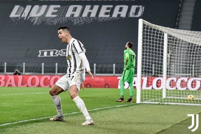 Ronaldo festeja los 36 ante la Roma y Juve escala al tercer lugar