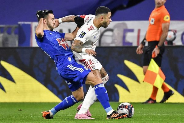 Lyon vuelve al liderato de la Ligue 1 tras golear al Estrasburgo - Fútbol - ABC Color