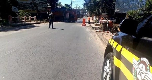 La Nación / Caminera acompaña puntos conflictivos de obras en rutas destrozadas