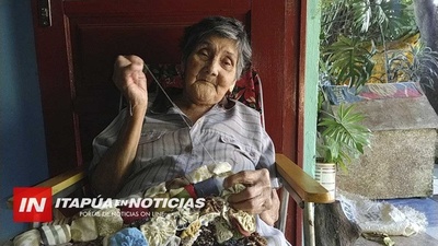 CON 93 AÑOS, TEJE SIN NECESIDAD DE ANTEOJOS Y SE MANTIENE A TRAVÉS DE SU TRABAJO