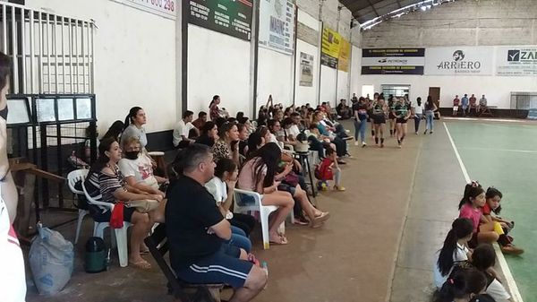 Denuncian aglomeración durante torneo de hándbol en PJC - Nacionales - ABC Color