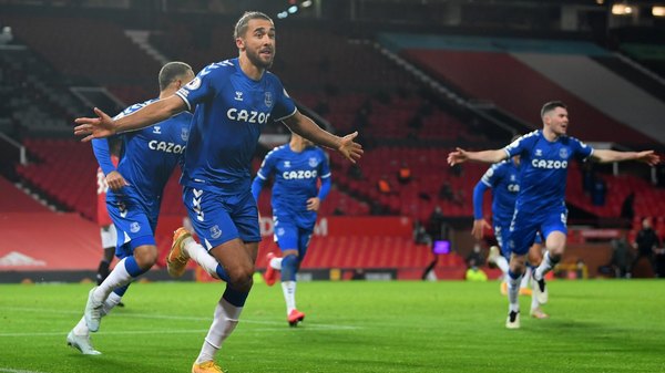 Everton frustra en el último segundo al United