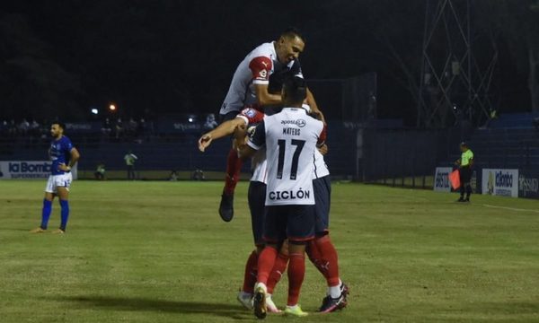 Cerro Porteño supera a Sol de América en un complicado duelo