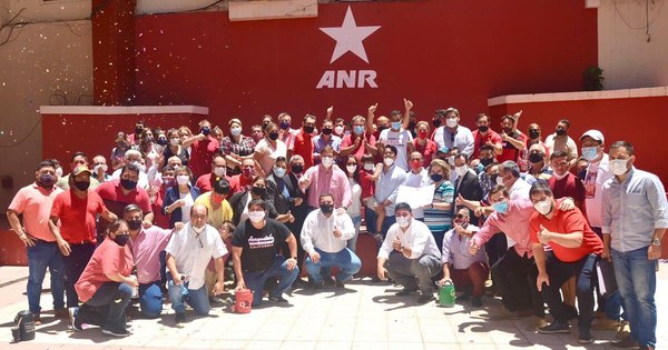 La Nación / Internas en Asunción: movimiento de “Nenecho” Rodríguez inscribió lista de concejales