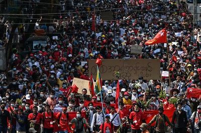 Manifestaciones contra la junta militar birmana se expanden por todo el país - Mundo - ABC Color