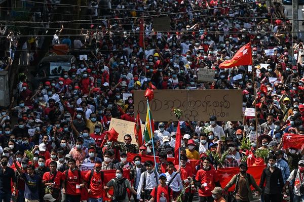 Manifestaciones contra la junta militar birmana se expanden por todo el país - Mundo - ABC Color
