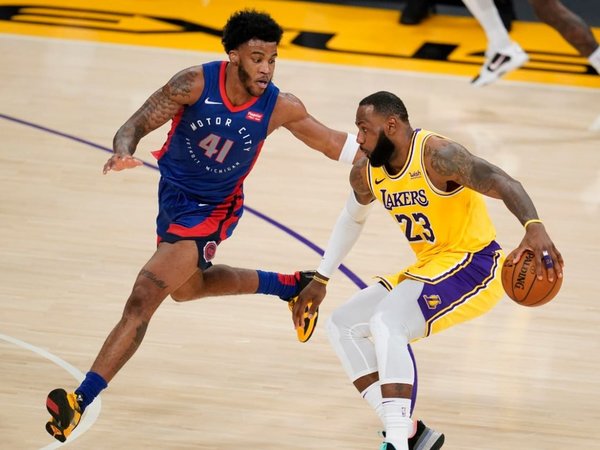 Sufren Lakers; dominan Sixers y Bucks