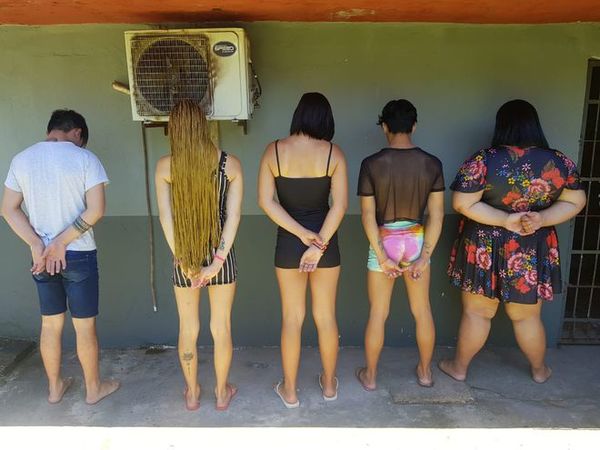Cinco travestis desempleados convocan por Facebook a experto en Internet y lo asaltan