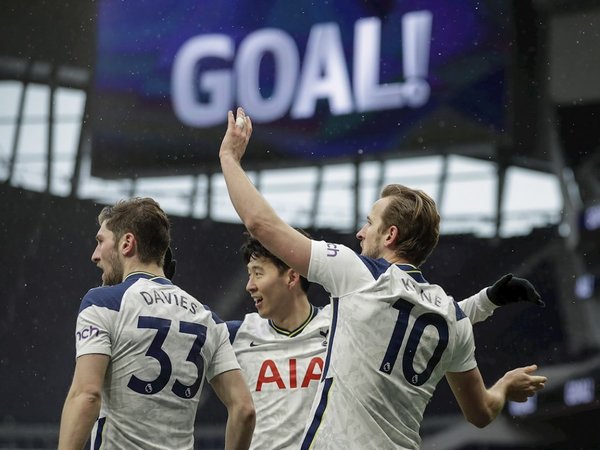 Kane le devuelve la sonrisa a Mourinho