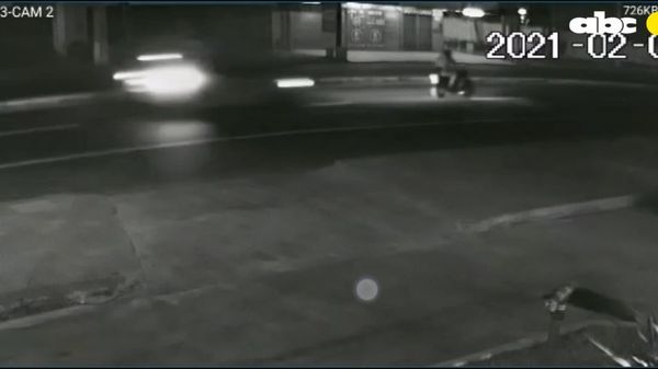 Piden ayuda para identificar a conductor que huyó tras arrollar y casi matar a dos personas - Nacionales - ABC Color