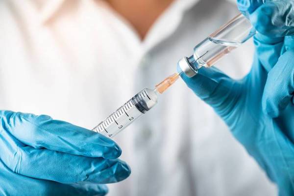 Médico insta a la vacunación contra el Covid y lamenta desinformación al respecto | Ñanduti