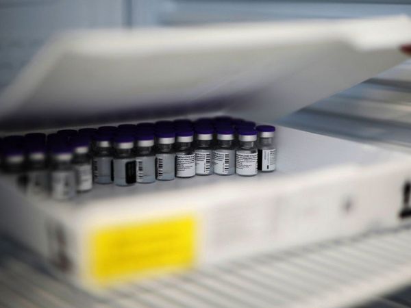 Escasez de componentes frena la producción de vacunas contra Covid