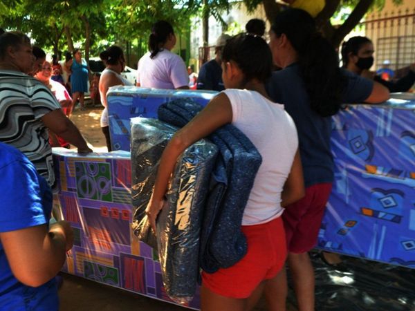 Damnificados por las lluvias en Caacupé reciben ayuda