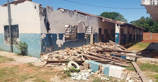 La Nación / Techo de escuela se desploma en San Antonio: “Vinieron técnicos del MEC y no encontraron problemas”