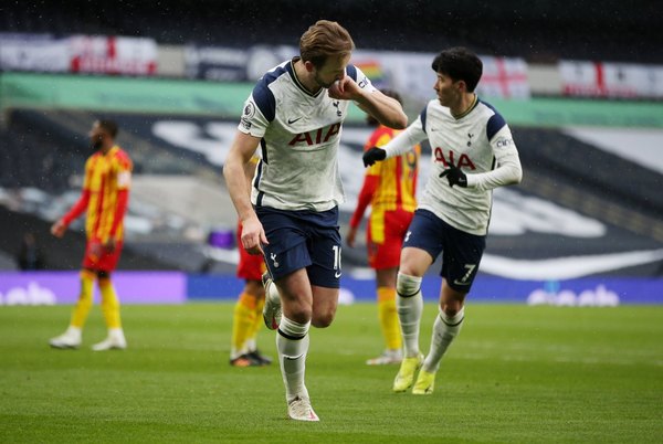 Volvió Harry Kane y el Tottenham ganó