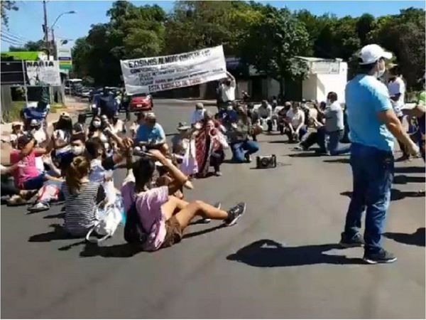 Pobladores se manifiestan ante nulo avance de obras en San Lorenzo