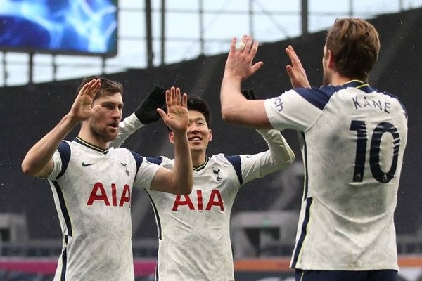 HOY / Kane le devuelve la sonrisa a Mourinho