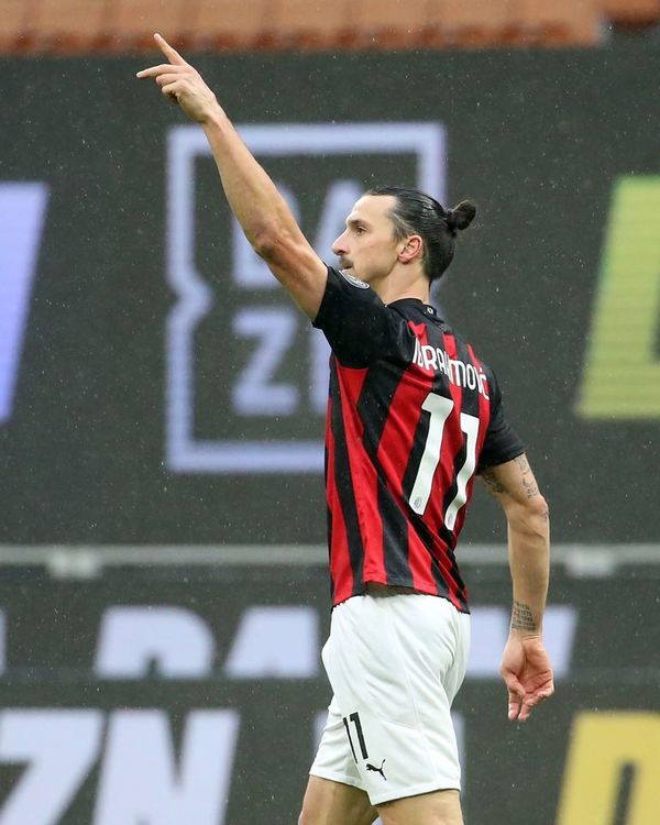 Doblete de Ibra para superar los 500 goles en clubes - Fútbol - ABC Color