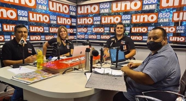 HOY / Ondina Cantero, primera comentarista en radio AM de alcance nacional