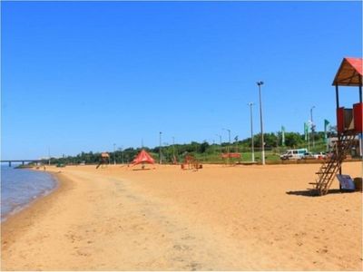 Hurtan G. 5 millones a turistas en una de las playas de Encarnación