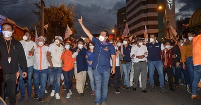 La Nación / Izquierdista Arauz se adjudica “triunfo contundente” en comicios de Ecuador