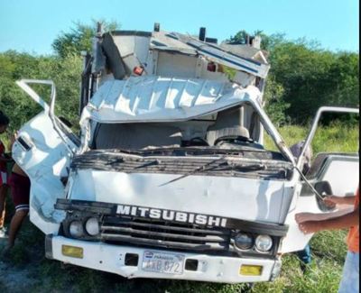 Grave accidente en Alto Paraguay deja dos fallecidos y decenas de heridos