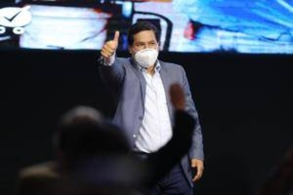 HOY / Arauz gana los comicios en Ecuador pero necesitará segunda vuelta, según sondeos