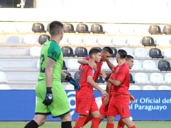 Libertad se quedó con el clásico blanco y negro