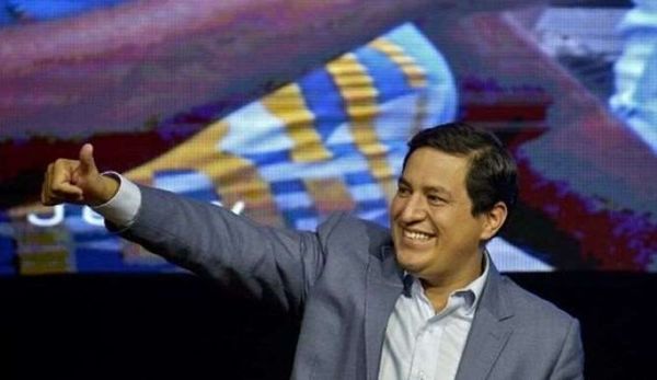 Izquierdista Arauz se adjudica triunfo contundente en comicios en Ecuador