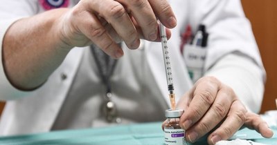 La Nación / Vacuna tiene eficacia limitada ante la variante sudafricana