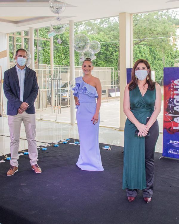 Reconocieron a los mejores de la moda nacional en Premios La Aguja - Gente - ABC Color