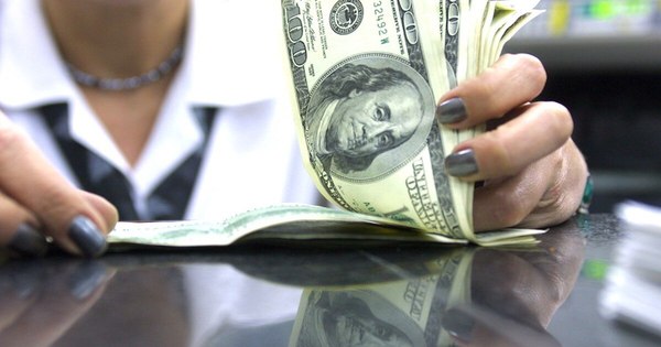 La Nación / “La caída del dólar recién está comenzando”, según expertos